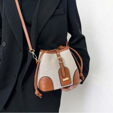 캐주얼룩에 잘어울리는 가방가방 여성가방 여자가방 크로스백